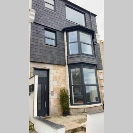 Spacious 1 Bedroom Apartment With Sea Views New Quay Exterior foto