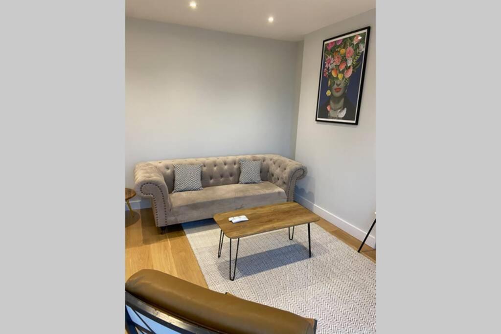 Spacious 1 Bedroom Apartment With Sea Views New Quay Exterior foto
