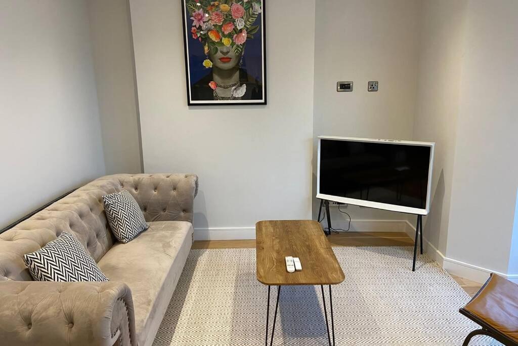 Spacious 1 Bedroom Apartment With Sea Views New Quay Exterior foto